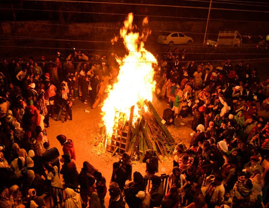 क्यों और कैसें मनाई जाती है लोहड़ी, क्या है आग और दुल्ला भट्टी की कहानी का महत्व