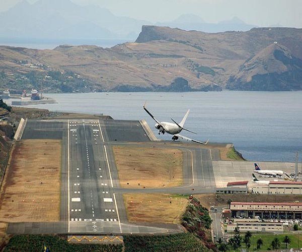 6 most dangerous airports,dangerous airports,holidays