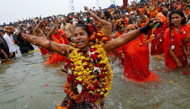 पीरियड्स के दौरान महाकुंभ में महिला नागा साधु कैसे करती हैं स्नान, अपनाती हैं यह विशेष तरीका