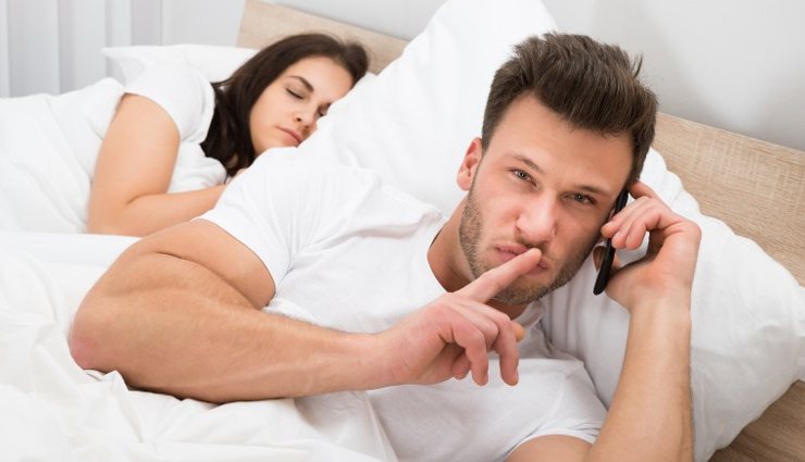 9 Signs Your Man Is Cheating On You - Lifeberrys.com