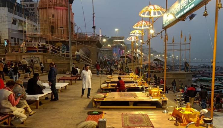 7 Famous Ghats To Visit in Varanasi - lifeberrys.com