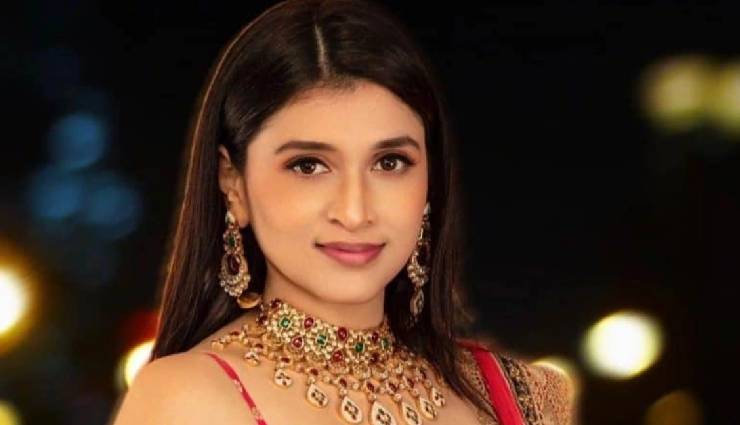 mannara chopra,actress mannara chopra,fairness cream ad,priyanka chopra,parineeti chopra,bigg boss 17,bb 17