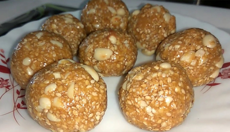 moongfali til laddu,moongfali til laddu sweet dish,moongfali til laddu winter,moongfali til laddu ingredients,moongfali til laddu recipe,moongfali til laddu method,moongfali til laddu content,moongfali til laddu tasty,moongfali til laddu healthy,moongfali til laddu festival,peanut,sesame