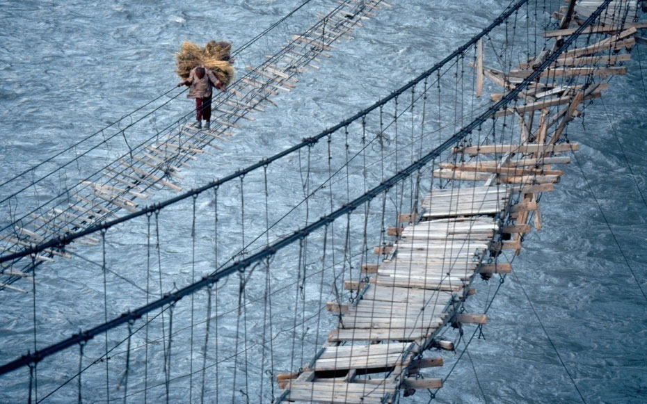 most dangerous bridges,dangerous bridges in the world ,वाइन ब्रिज ऑफ इया वैली, जापान, ग्लास स्काइवाक, तिआनमेन्शन नेशनल फॉरेस्ट पार्क, चीन, सस्पेन्शन क्लास ब्रिज, शिनिउझूईनेशनल जिओलॉजिकल पार्क, चीन, लोंगजिआंग सस्पेंशन ब्रिज, बाऔशन सिटी, चीन
, टिटलिस क्लिफ वाक, स्विटजरलैंड, खतरनाक पुल, खौफनाक पुल