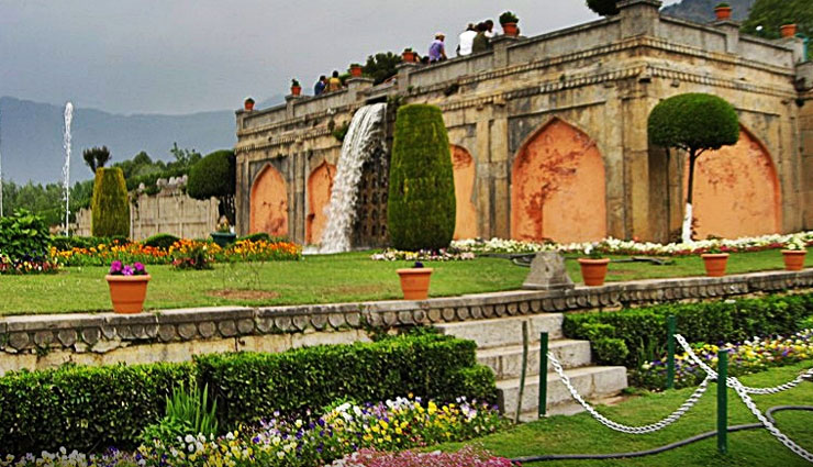 mughal gardens in kashmir