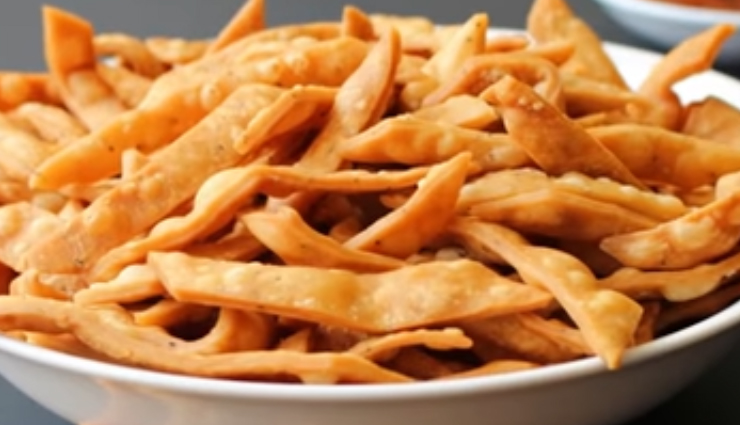 Recipe - Crispy Namak Para Made With Atta - lifeberrys.com