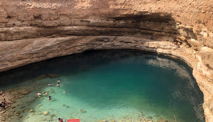 5 Breathtaking Natural Holes From Around The World - lifeberrys.com