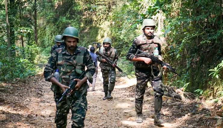 छत्तीसगढ़: सुरक्षा बलों के साथ मुठभेड़ में दो नक्सली मारे गए, कोबरा कमांडो घायल