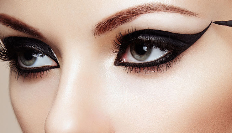 10 Most Trending Ways To Wear Eyeliner - lifeberrys.com