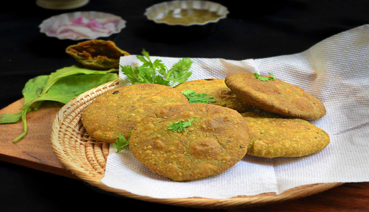 गर्मागर्म 'पालक मटर कचौड़ी' के साथ लें मॉनसून का मजा #Recipe