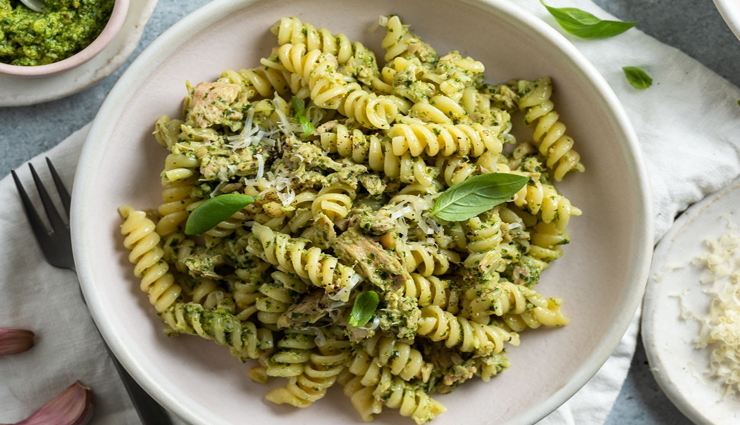 पास्ता लवर्स के लिए बेस्ट ऑप्शन है Paalak Pesto Pasta #Recipe