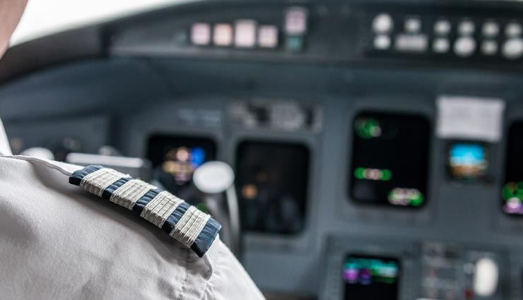 weird news,weird pilot,pilot overflies plane,pilot in sleep ,अनोखी खबर, अनोखा पायलट, नींद में पायलट 