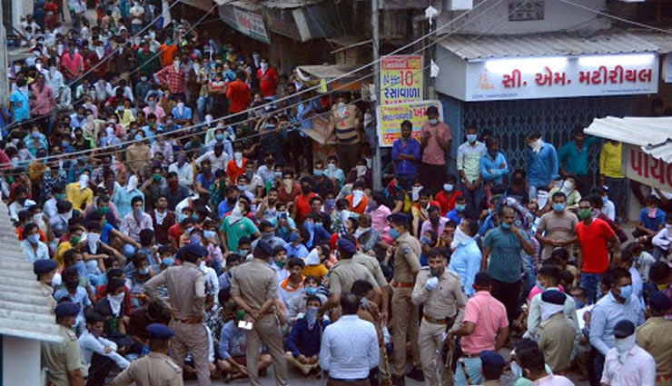 Coronavirus Update- Migrant workers protest in Surat, Police Persuade ...