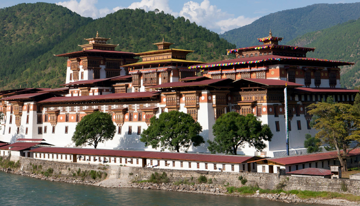 10 Exquisite Tourist Places to Visit in Bhutan - lifeberrys.com