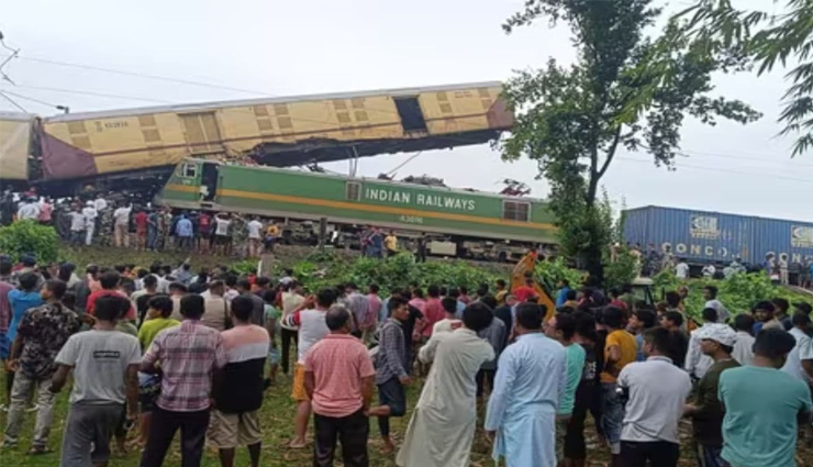 Kanchanjunga Express Accident: भीषण रेल हादसे के चलते रेलवे ने इस रूट की 19 ट्रेनें रद्द की, कुछ का बदला मार्ग 