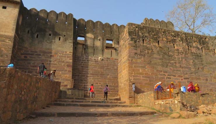 ranthambore fort,ranthambore national park,facts about ranthambore fort,tourism,travel,holidays ,होलिदयास, ट्रेवल, टूरिज्म, रणथंभौर किला , रणथंभौर नेशनल पार्क