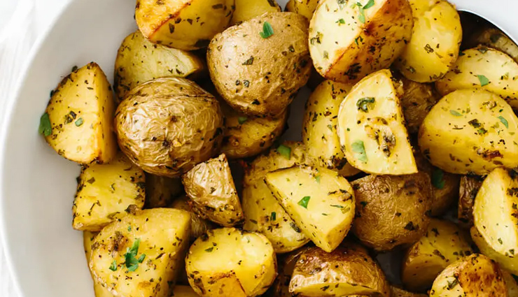 Recipe- Golden and Crispy Roasted Mini Potatoes With Herbs and Garlic ...