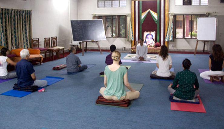 7 Ashrams For Yoga And Meditation In Rishikesh 8736