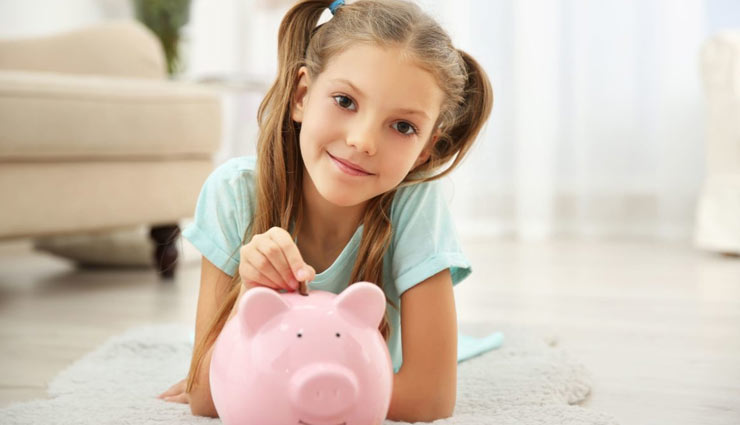 kids saving money,teaching kids to save money,parenting tips,relationship tips,mates and me ,रिलेशनशिप टिप्स, पेरेंटिंग टिप्स, बच्चों को बचपन से ही सिखाएं पैसे की बचत करना,