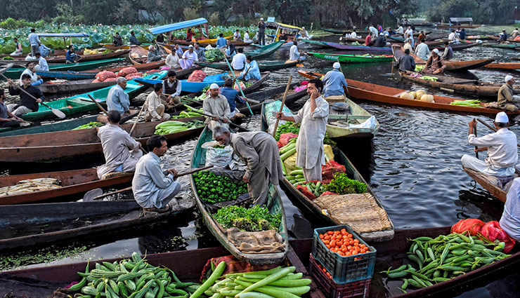 markets,memorable vacation,enjoyable places ,बाज़ार, मजेदार बाजार, यादगार बाजार, डैम्नोयेन साडाउक फ्लोटिंग मार्केट, बैनजारमैसिन फ्लोटिंग मार्केट, श्रीनगर फ्लोटिंग मार्केट, म्यांमार का इन्ले लेक