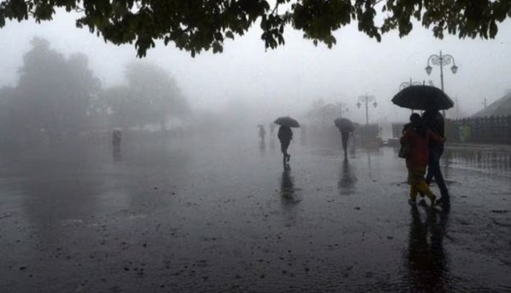 शिमला में भारी बारिश की चेतावनी, कुल्लू, किन्नौर जिलों में भूस्खलन से सड़कें अवरुद्ध 