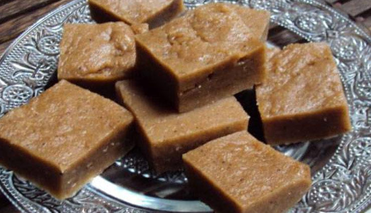 navratri special,vrat special,singhade ki barfi,recipe,singhade ke aate ki barfi ,नवरात्रि स्पेशल, व्रत स्पेशल, सिंघाड़े के आटे की बर्फी, सिंघाडा रेसिपी, उपवास का खाना, फलाहार 