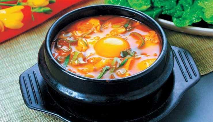 7 Most Famous South Korean Dishes You Must Try - lifeberrys.com