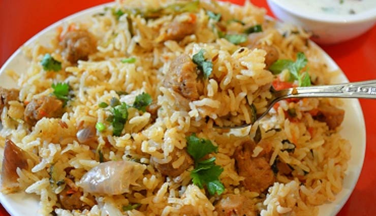 Recipe- Make Your Dinner Special With Soya Chunks Pulao - lifeberrys.com