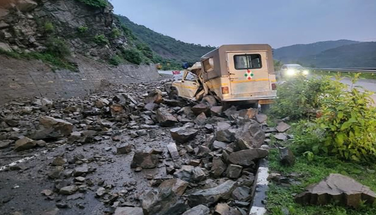 चंडीगढ़-शिमला हाईवे पर धरमपुर के पास हादसा, वाहन पर गिरे पत्थर, 1 मरा, तीन घायल