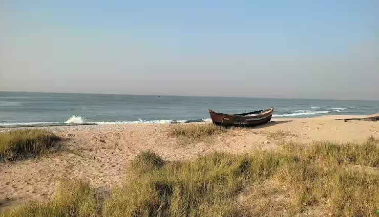 beautiful beaches in gujarat,gujarat beaches for couples,best beaches for peaceful moments,romantic beaches in gujarat,gujarat travel destinations,beach destinations in gujarat,best places for couples in gujarat,madhavpur beach,dwarka beach,mandvi beach,chowpati beach,peaceful beaches in gujarat