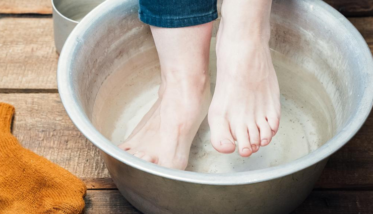 6 Effective Home Remedies for Swollen Feet And Ankle - lifeberrys.com