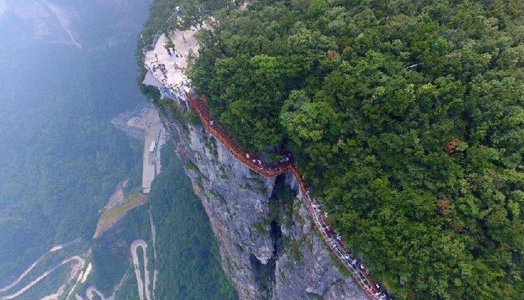 tianmen mountain,heavens gate china,magical experience tianmen mountain,tianmen mountain steps,tianmen mountain paradise,tianmen mountain tour,heavens gate tianmen,tianmen mountain scenic beauty,tianmen mountain travel guide,tianmen mountain adventure