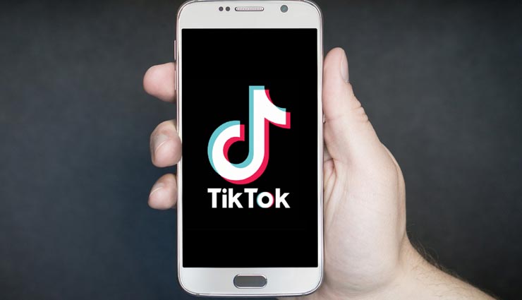 मथुरा : सेल्फी और TikTok वीडियो बनाने के चक्कर में यमुना में डूबा युवक