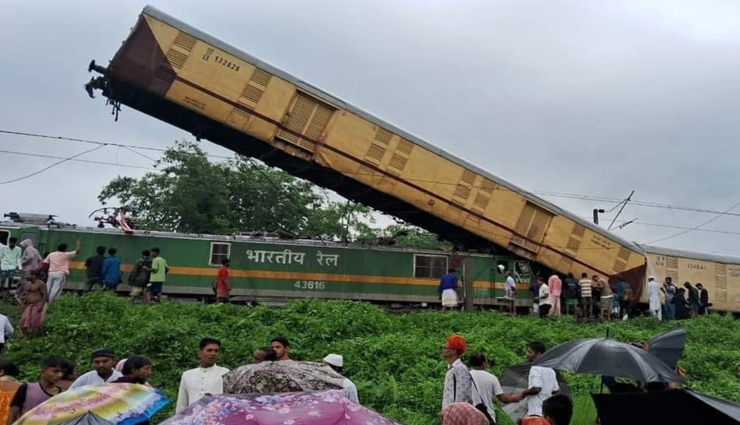 railway accident,kanchanjunga express train accident,west bengal,train accident news