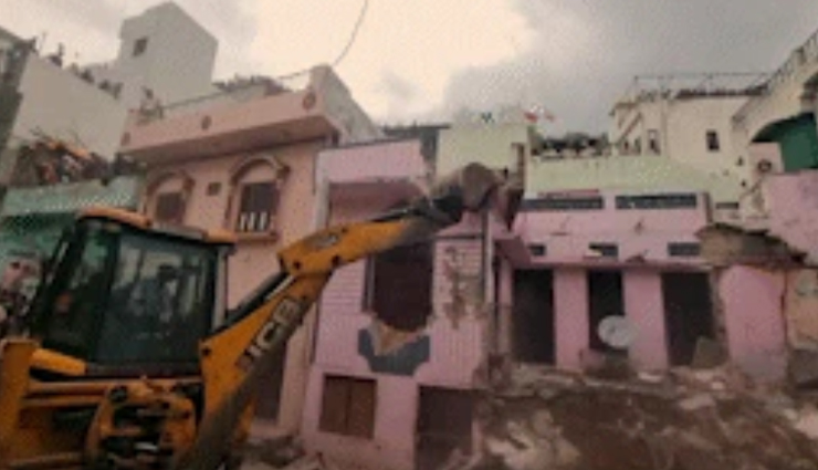 bulldozer,illegally constructed house of udaipur