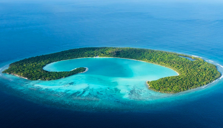 6 Unusual Shaped Islands To Visit Around The World - lifeberrys.com