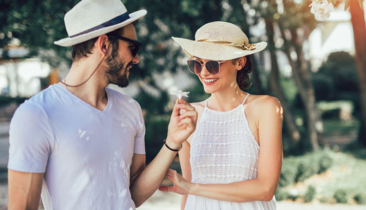 11 Subtle Signs Of Unspoken Mutual Attraction Between Two People