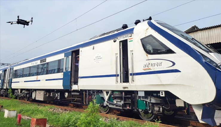 VIDEO: 180 किमी/घंटे की रफ्तार से दौड़ी Vande Bharat Express, बैलेंस ऐसा कि गिलास अपनी जगह से हिला तक नहीं