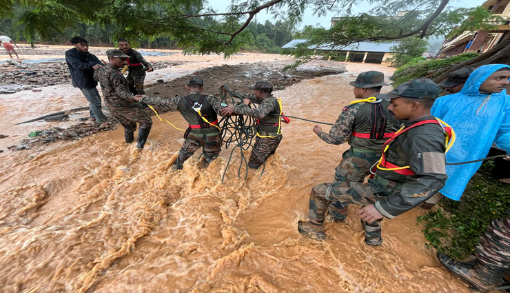 वायनाड भूस्खलन: अब तक 73 की मौत, एक कस्बा बह गया, बचाव अभियान जारी, सैकड़ों लोग फंसे