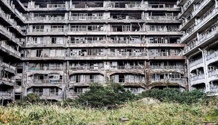 weird news,weird island,abandoned island,island of japan,hashima island,battleship island ,अनोखी खबर, अनोखा आइलैंड, रहस्यमयी जगह, जापान का हाशिमा आइलैंड, बैटलशिप आइलैंड